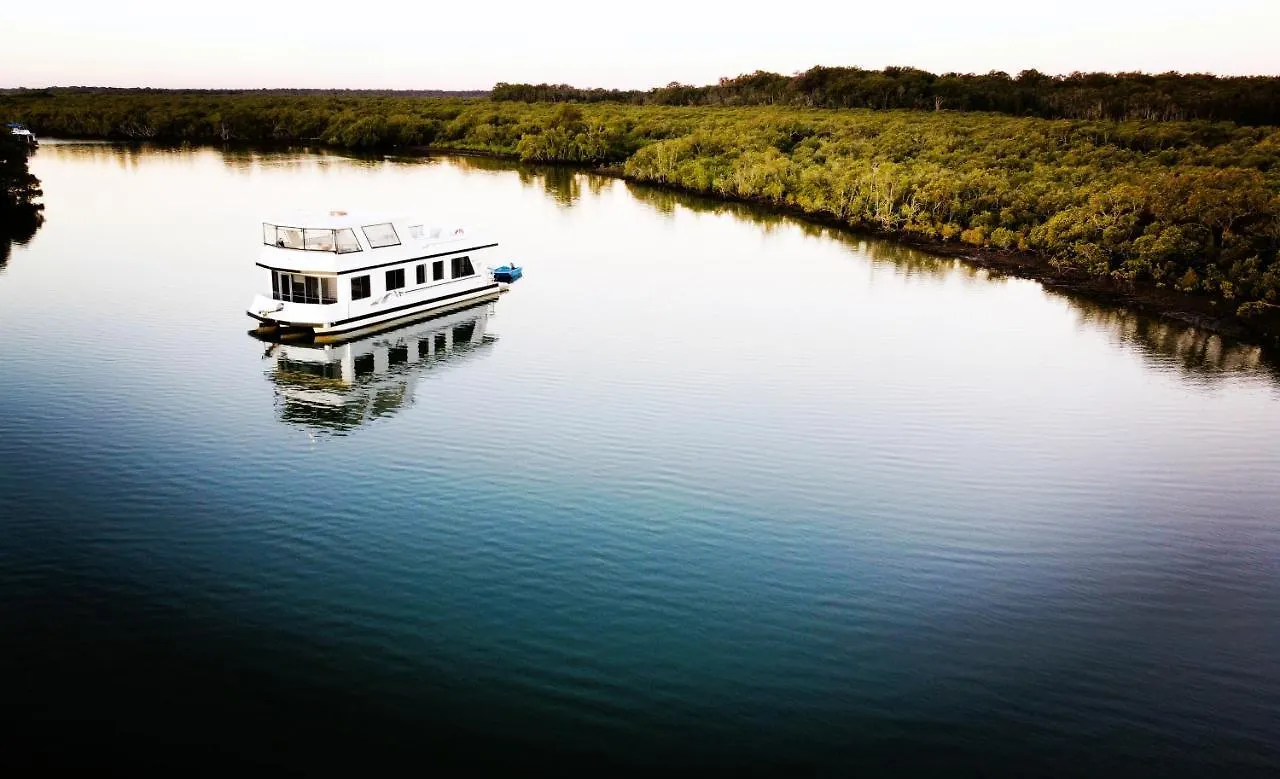 Coomera Houseboats Gold Coast Botel