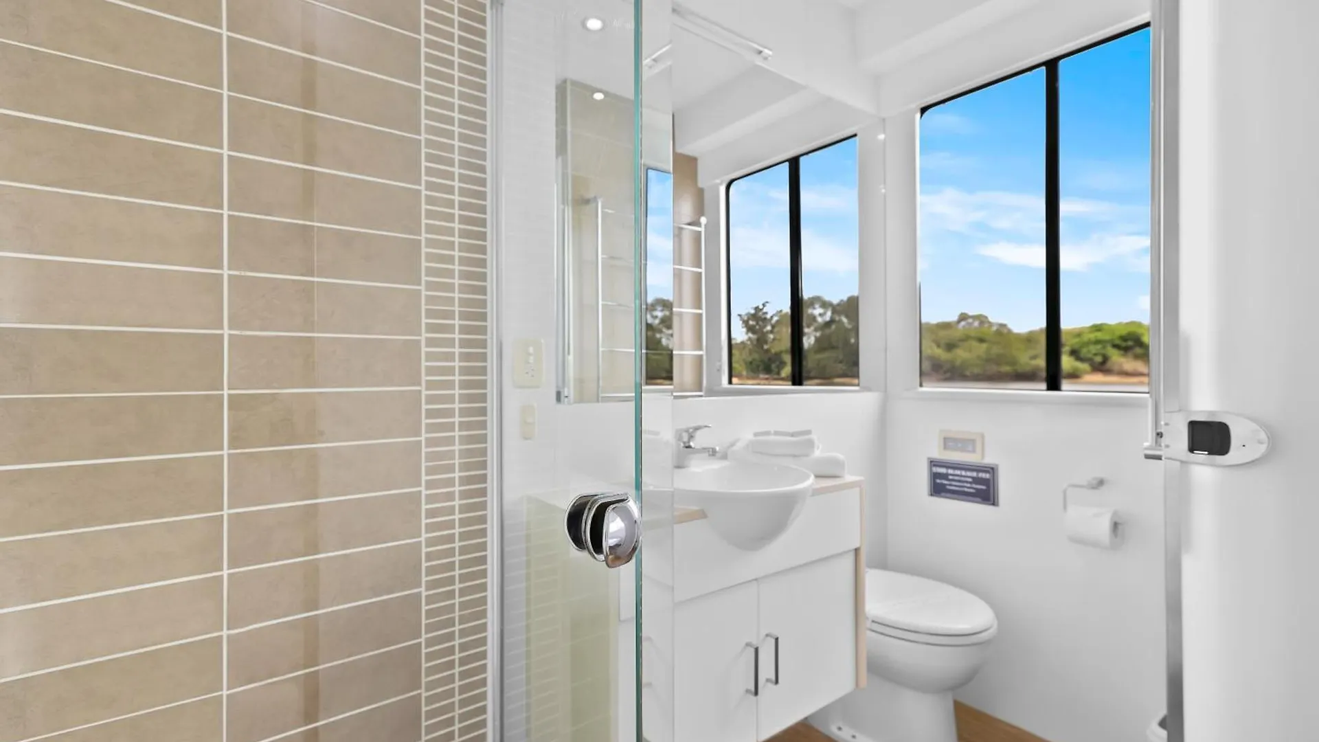Coomera Houseboats Gold Coast Botel