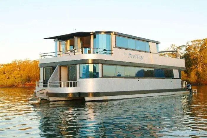 Coomera Houseboats Gold Coast Botel