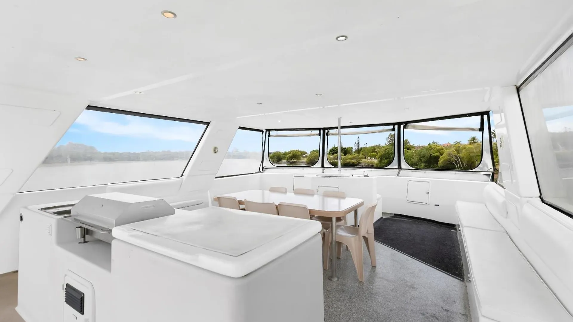 Botel Coomera Houseboats Gold Coast